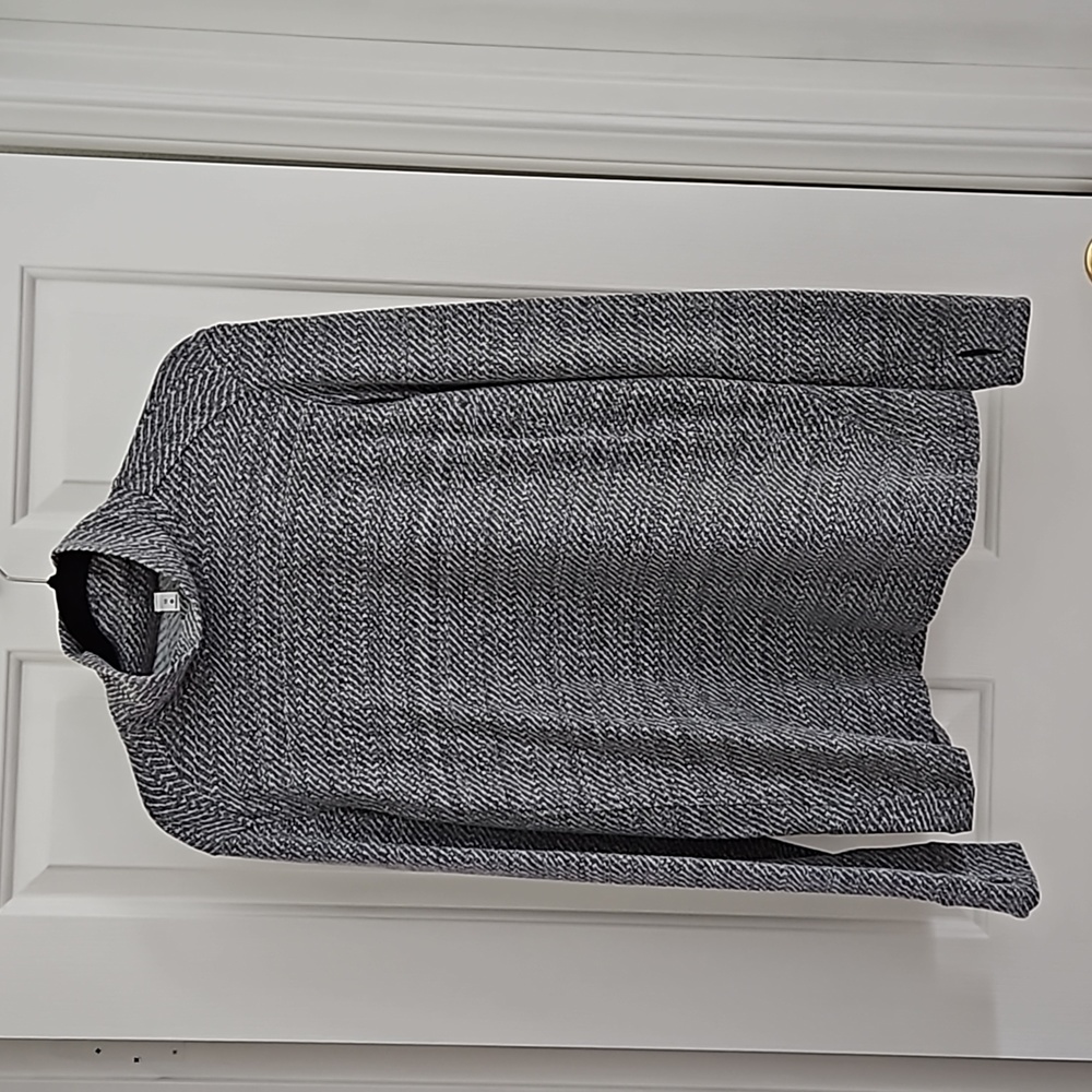Long-sleeved top